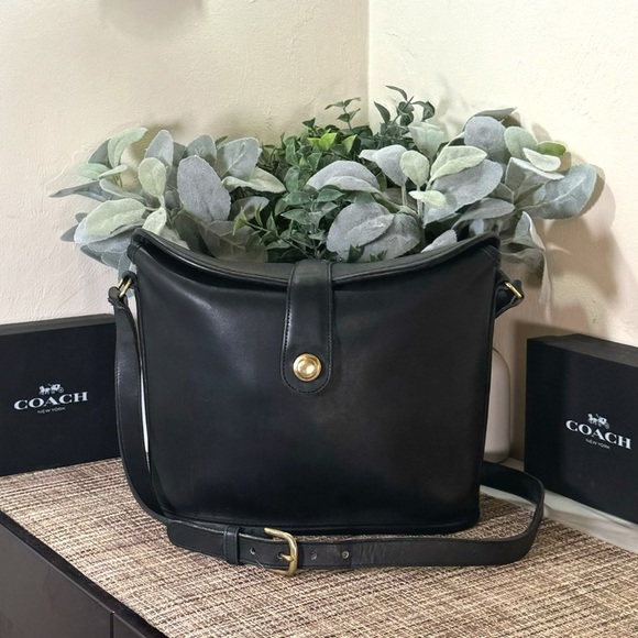 Coach Handbags - Vintage Coach Black Binocular Bag 9853